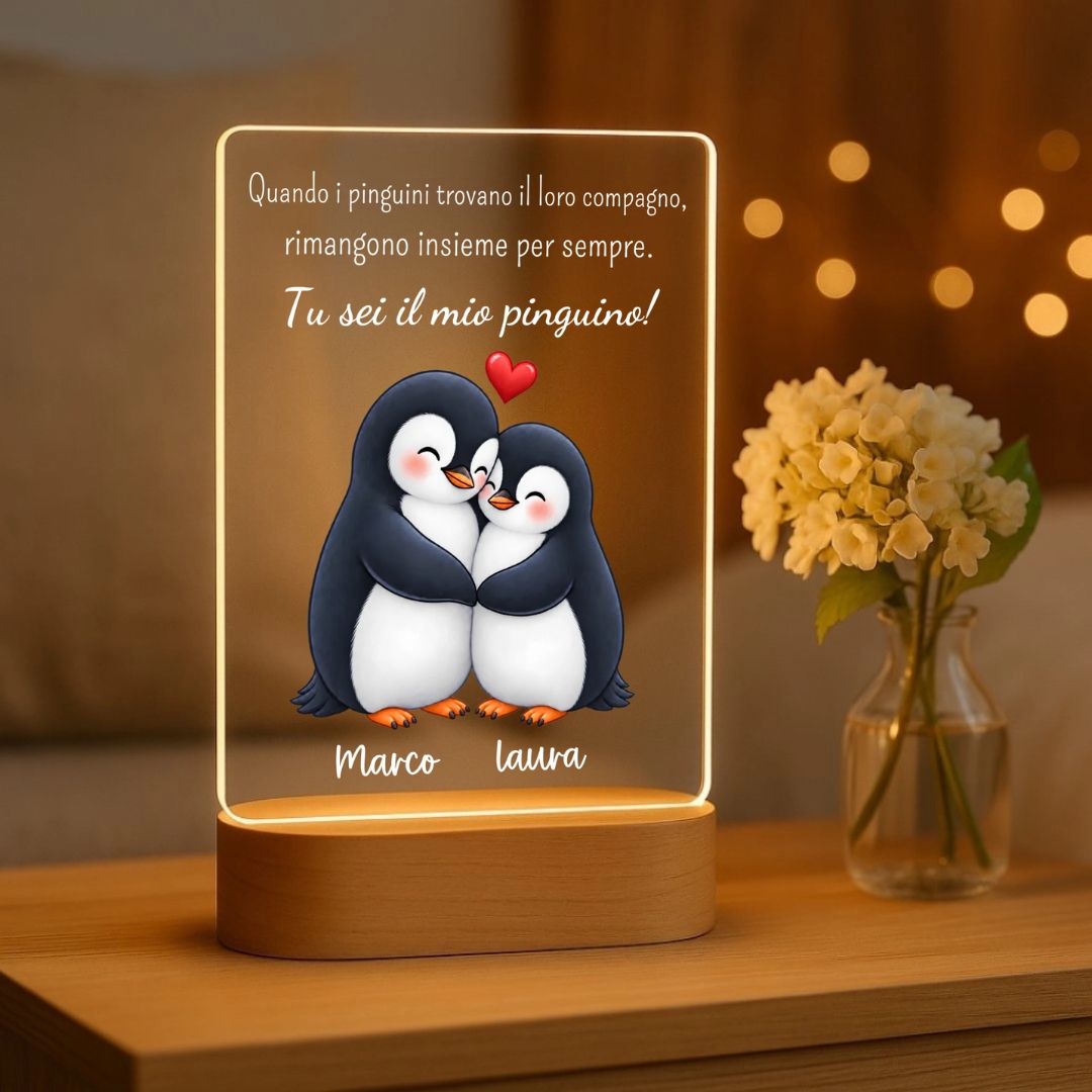 Quando i pinguini trovano il loro compagno – Luce notturna personalizzata con base LED in legno (14x20)